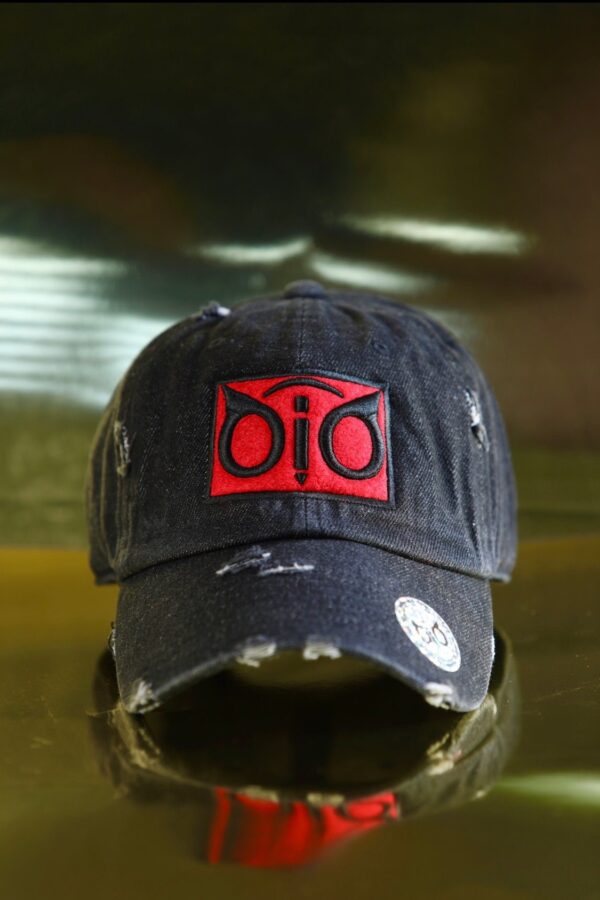 OiO Cap Black Jeans & Red